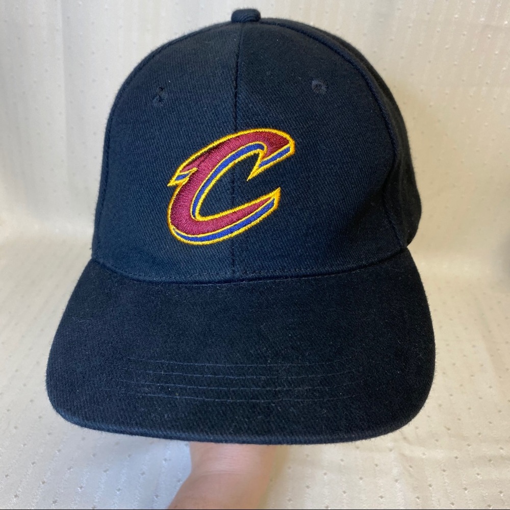 Cleveland Cavaliers black SnapBack logo hat